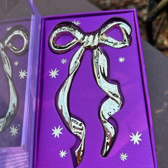 Anthropologie Gold Bow Candle Charms in Pink Box - Picture 5 of 6